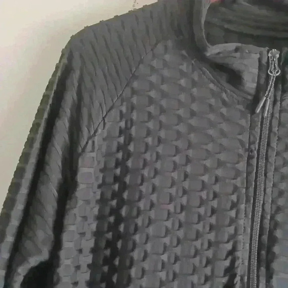 WOMEN'S ATHLETIC ZIP-UP JACKET IN BLACK - Picture 9 of 11